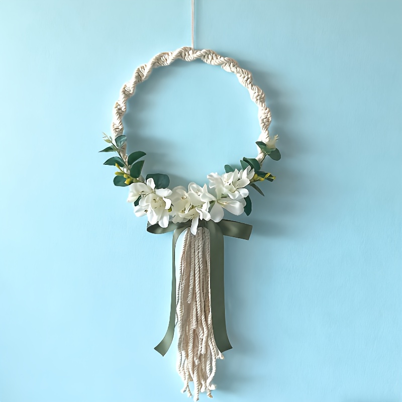 Image of A Single Piece Of Bohemian-style Tapestry For Decorating Guest Rooms And Bedrooms - Featuring A Round Wall Hanging With Dried Flowers