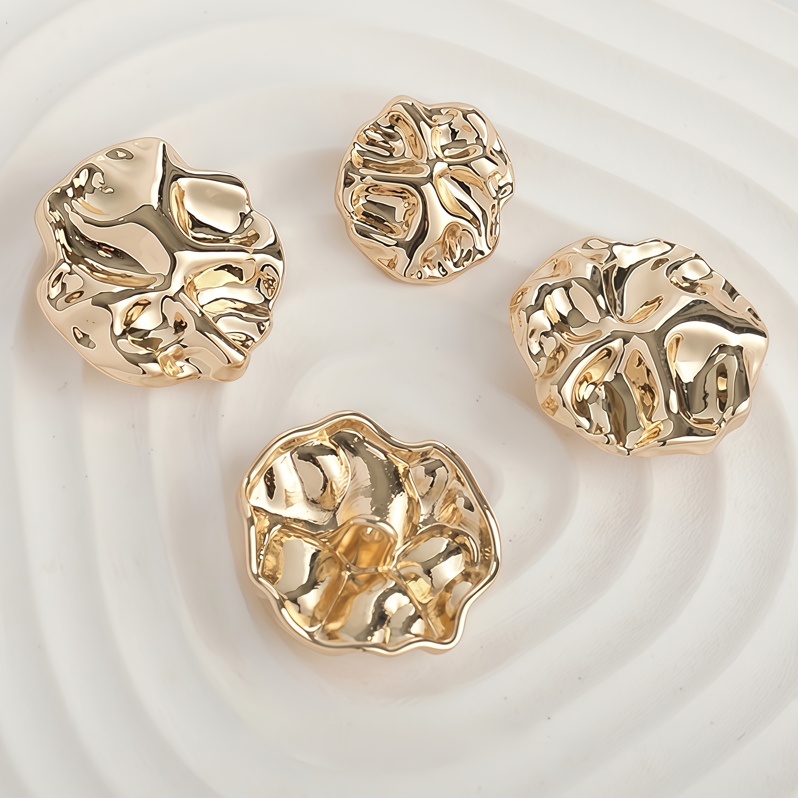 

Set Of 8 Simple Irregular Diy Golden Buttons 18mm/2mm/23mm, Suitable For Clothing, Bags, Accessories, And Crafts, Suitable For Shirts, Dresses, Coats, Sweaters, Overcoats, And Windbreakers.