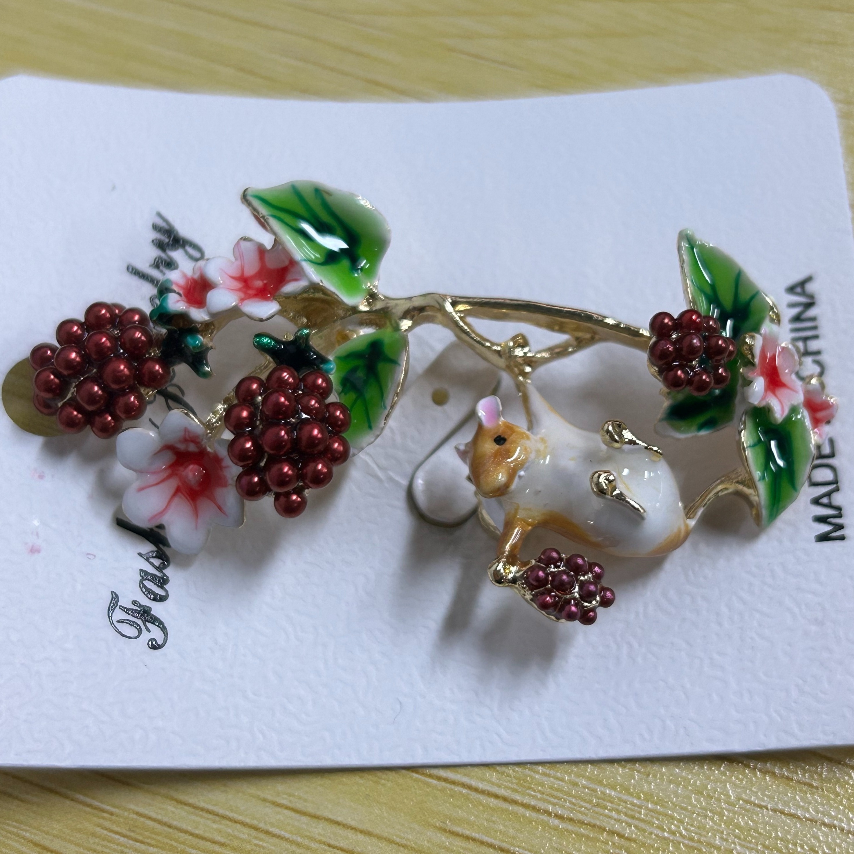 Men's Cute Chipmunk Cranberry Brooch, Funny Little Squirrel Pin Badge, Fashion Clothing Accessories