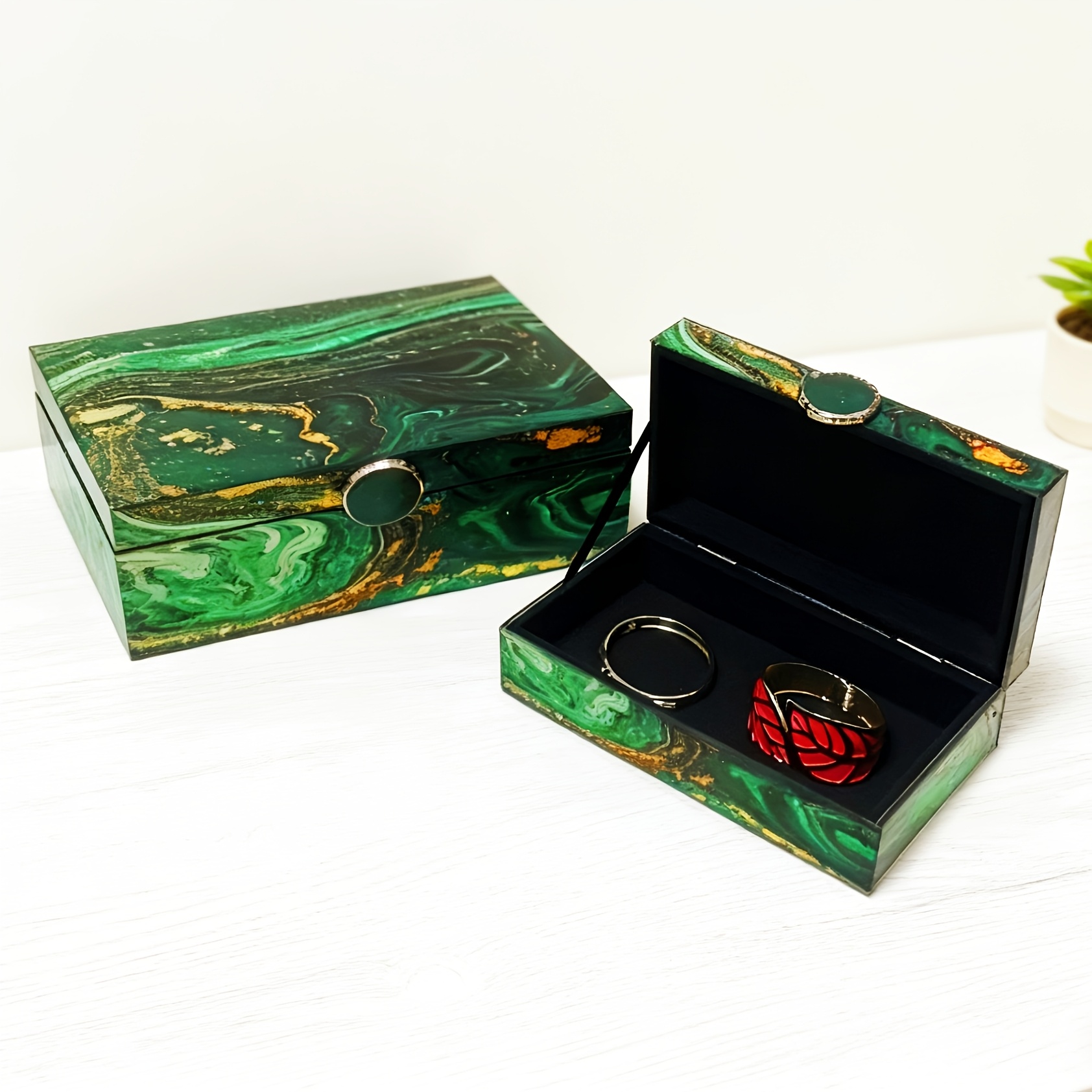 Large-Capacity Green Gilded Jewelry Box