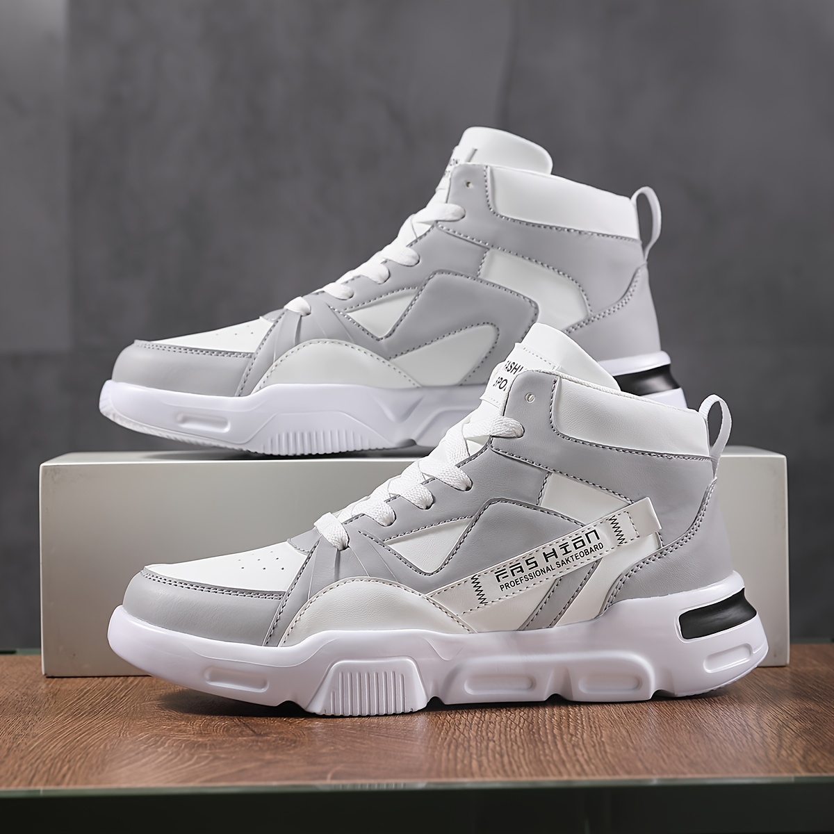 New Men's Letter Pattern Two-color Laces Design Contrast Color Lightweight Casual High-top Ice Skating Shoes
