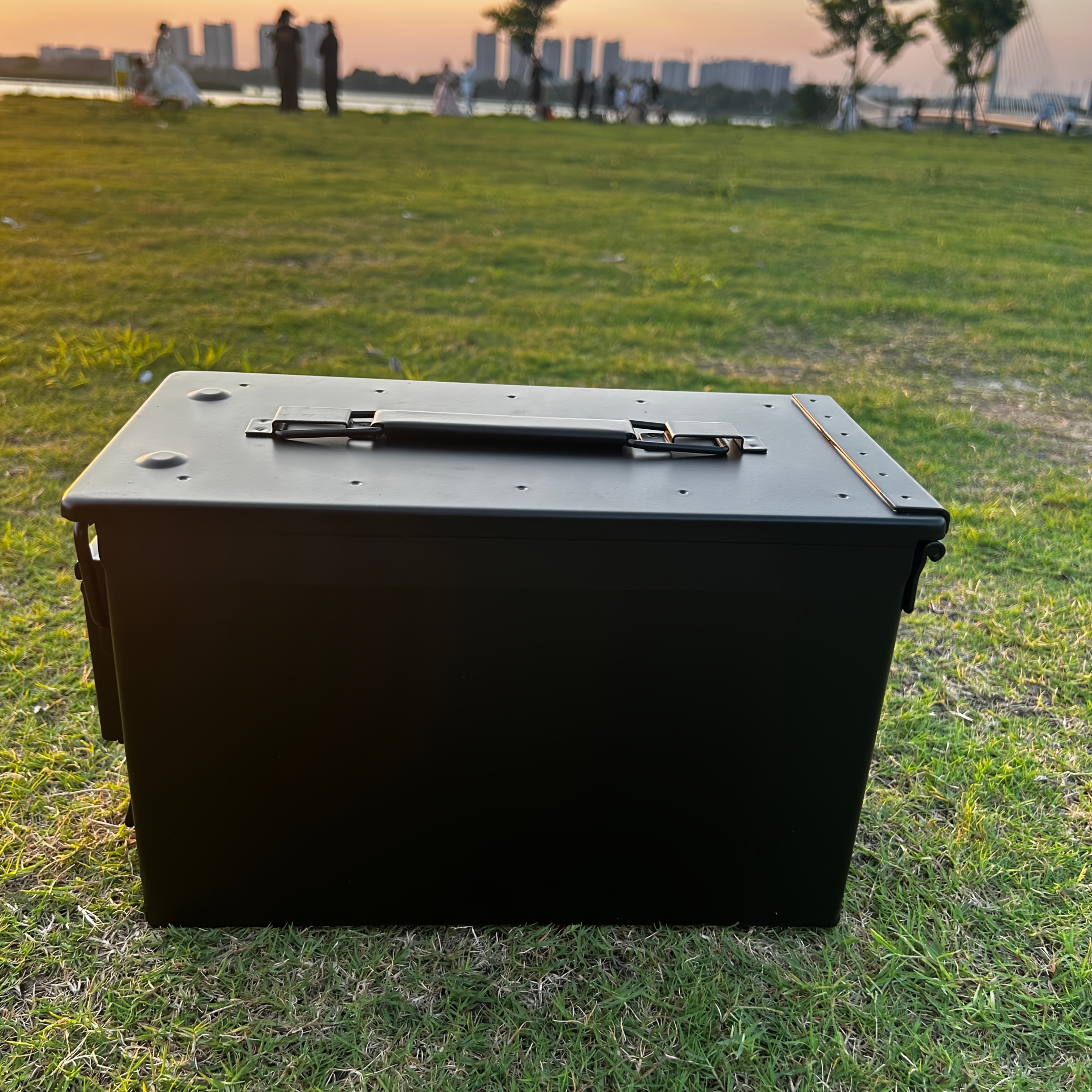 1pc Heavy-Duty Large Toolbox - Heavy-Duty Metal Construction,  -Lid Closure, Multipurpose Storage Chest for Garage, Workshop, Truck, Car, Home - Organizer for Tools,  , Parts - Ideal for Professionals & DIY Projects, Heavy Duty Tool Bag, Workshop Organization,  ,   Build, Professional Mechanics