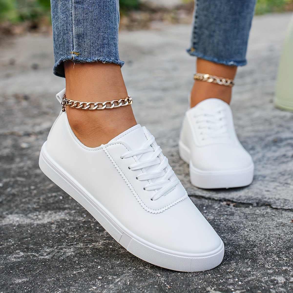 

Women's Minimalist Solid Color Sneakers, Lace Up Low-top Round Toe Lightweight Non-slip Shoes, Comfy Classic White Shoes