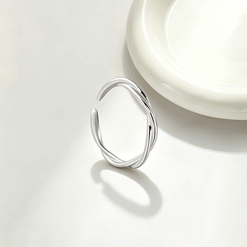 Minimalist and Elegant Interwoven Ring for Women, Niche Ins-style Cool Minimalist Plain Hoop Wrap-around Adjustable Finger Ring. Perfect for Holiday Weddings, Banquets, Parties. Back-to-school Season, Thanksgiving, Oktoberfest, Carnival