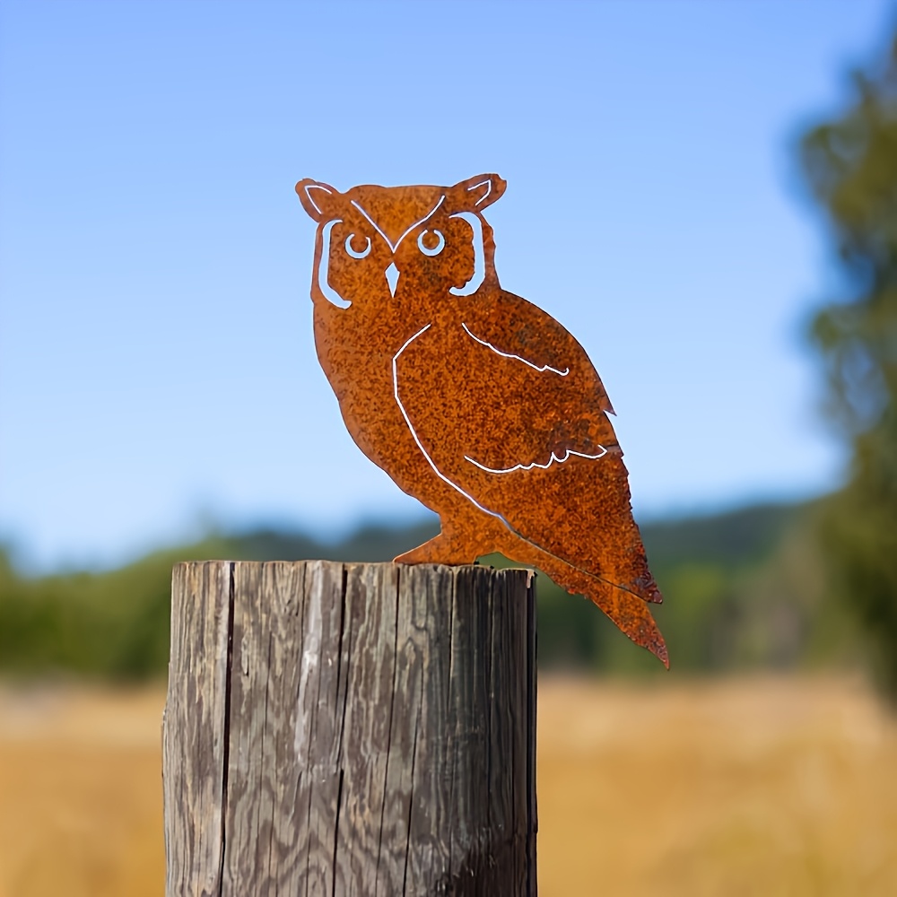 E-shop 1 Stück Rustikale Metall-Uhu-Gartenstatue, Natürliche Rostkunst-Dekoration, Bodenmontierte Tier-Themen-Außendekoration, Ideal für Ostern,