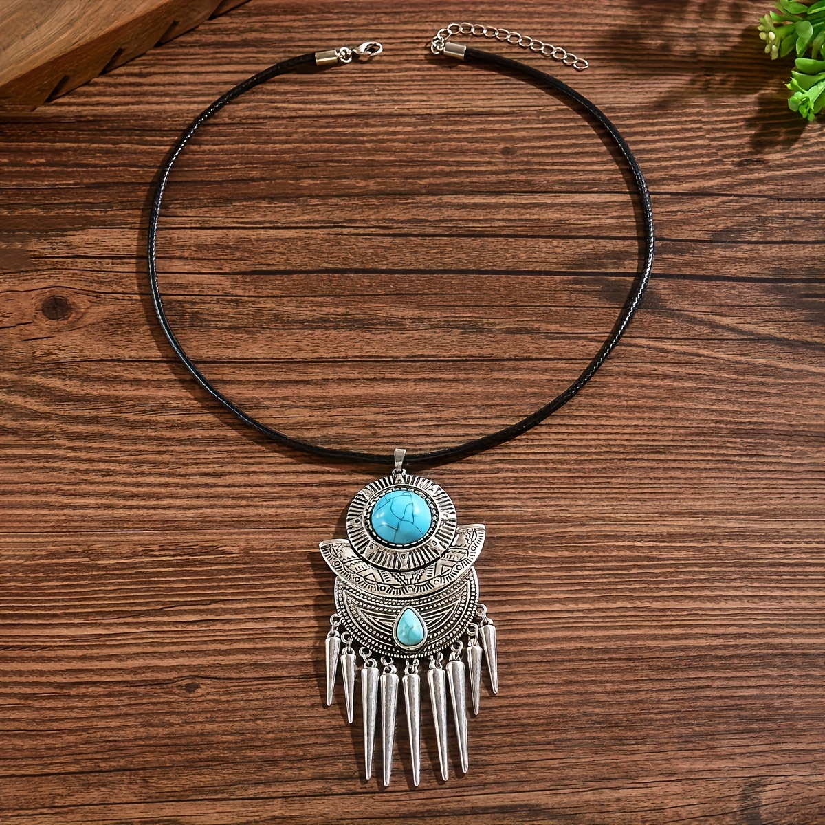 E-shop 1 Damen-Totem-Halskette im Bohemian-Stil für Herbst/Winter, Legierung mit eingelegtem Türkisimitat, mehrschichtiges -Quasten-Design, verleiht