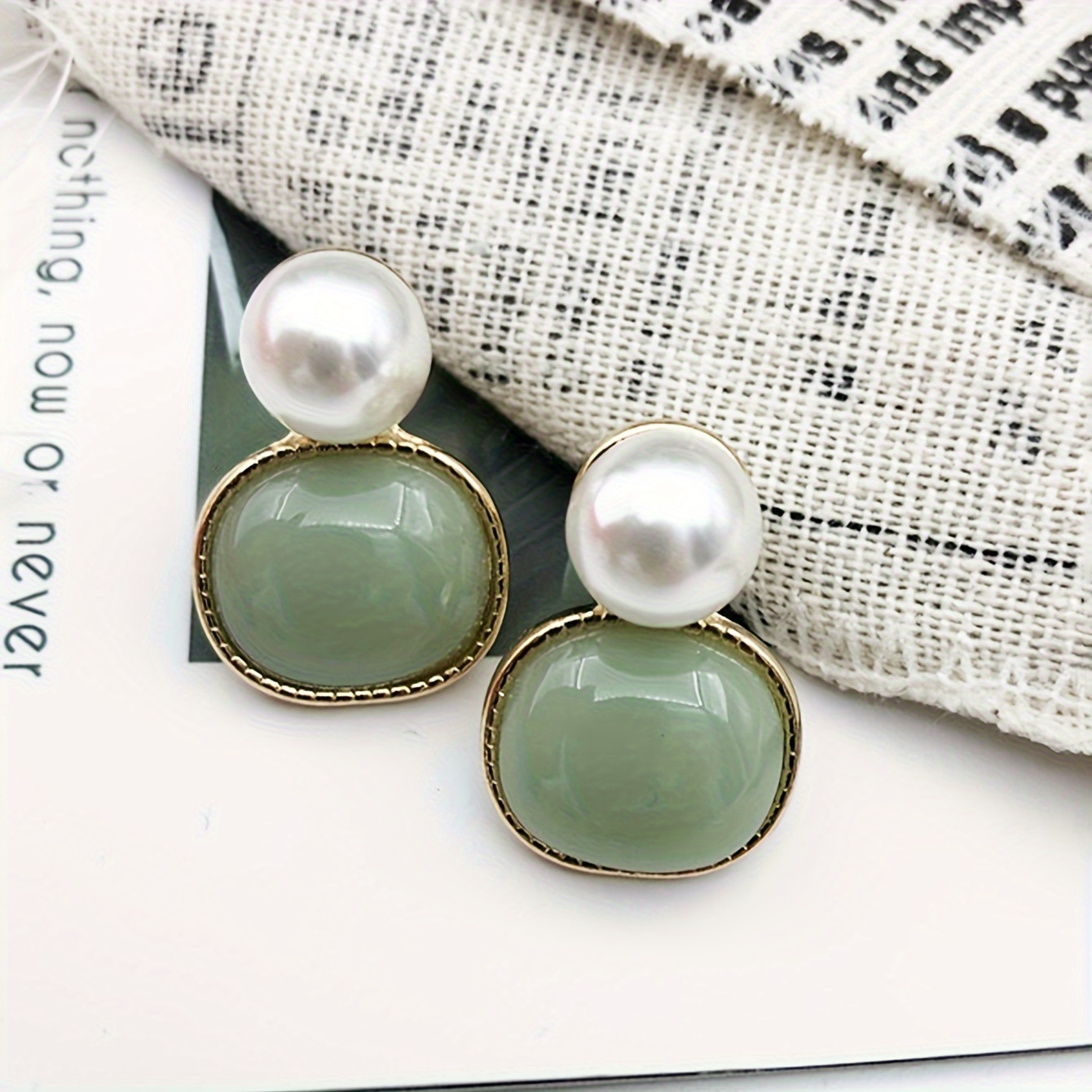 

Exquisite White Green Imitation Pearl Design Clip On Earrings Zinc Alloy Jewelry Vintage Elegant Style For Women Dating Earrings
