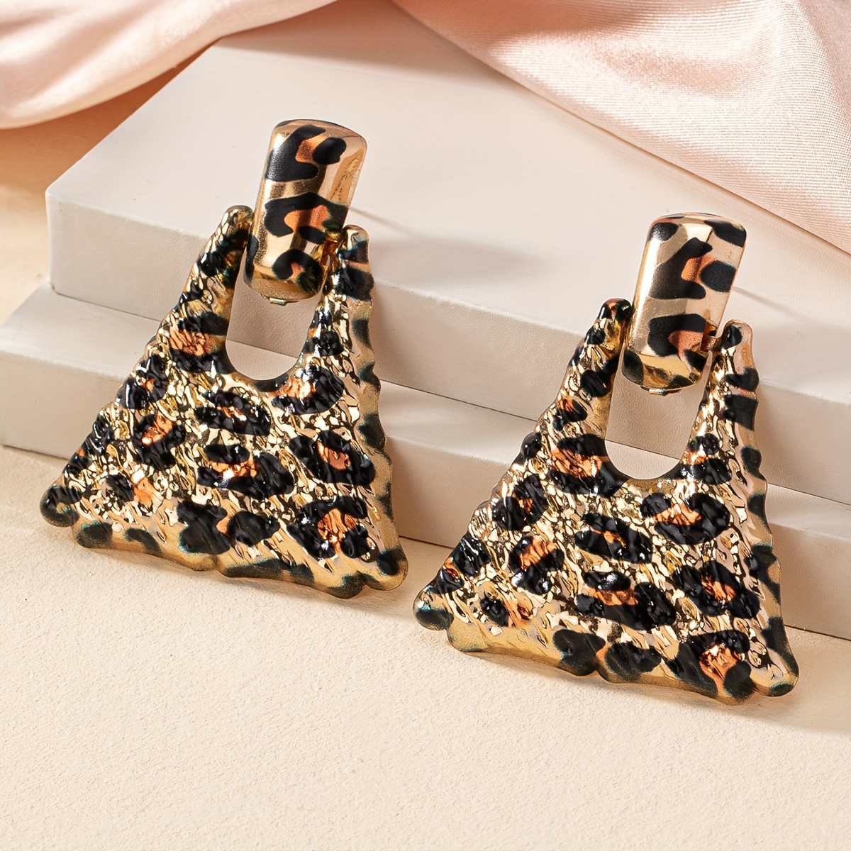 triangle shape leopard pattern dangle earrings simple sexy style creative female ear ornaments details 2