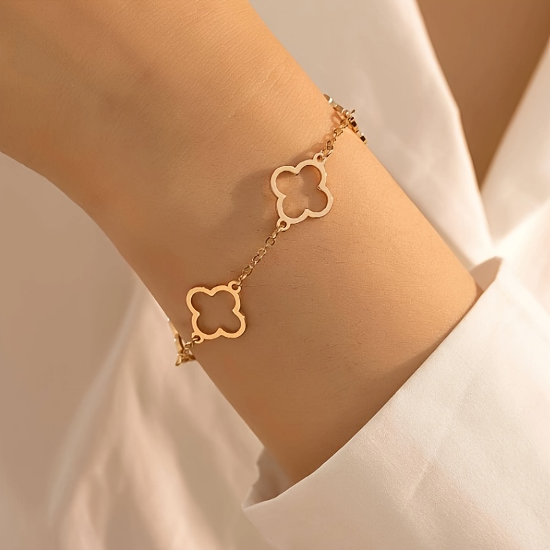 

Elegant Vintage Stainless Steel Four-leaf Clover Bracelet, 18k Golden Plated, Hollow Clover Charm, Fashion Classic Design, Ideal For Daily Wear & Gifting – Versatile For All Seasons