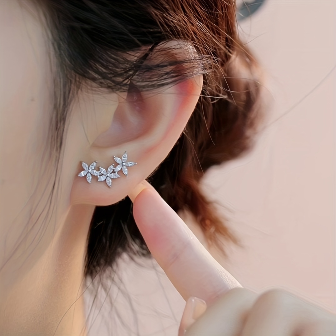 Image of A Pair Of Stylish And Elegant Five-petal Flower Copper Ear Studs, Fashionable Jewelry, For Halloween, Christmas, And Black Friday, Suitable For Women