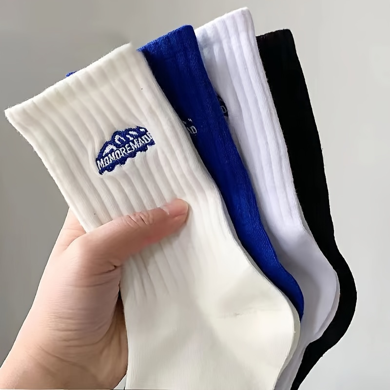 

4 Pairs Of Men's Trendy Mountain Embroidered Crew Socks, Breathable Comfy Casual Unisex Socks For Men's Outdoor Wearing All Seasons Wearing