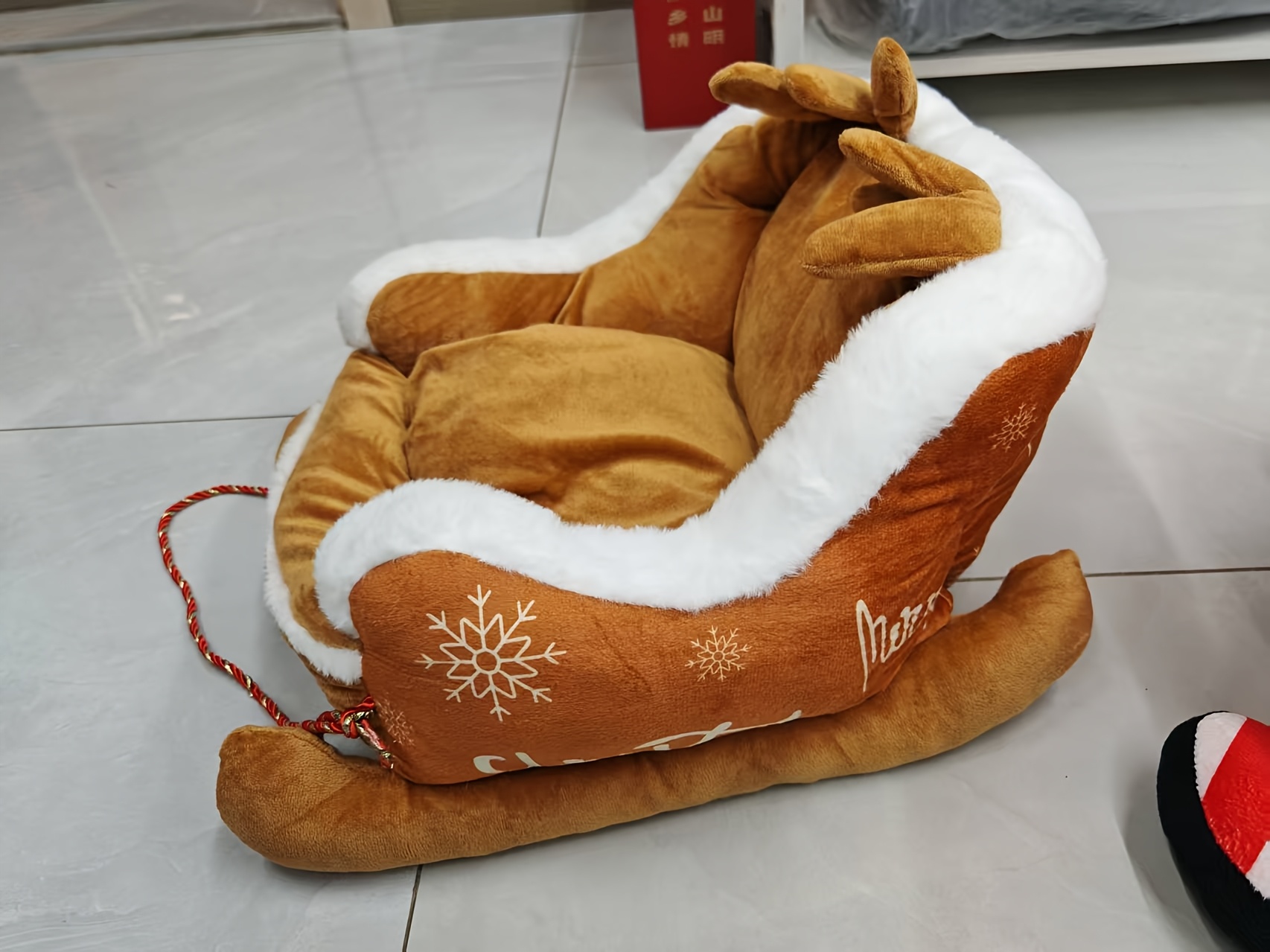 1 Christmas for cat Bed Dog Bed, Christmas Sleigh Shape, Autumn and Winter for cat Bed Dog Bed Thickened Plush Soft Comfortable Full Wrap Non-Collapse Washable, Available in S, M, L Three Sizes, Suitable for Cats and Dogs Under 25kg