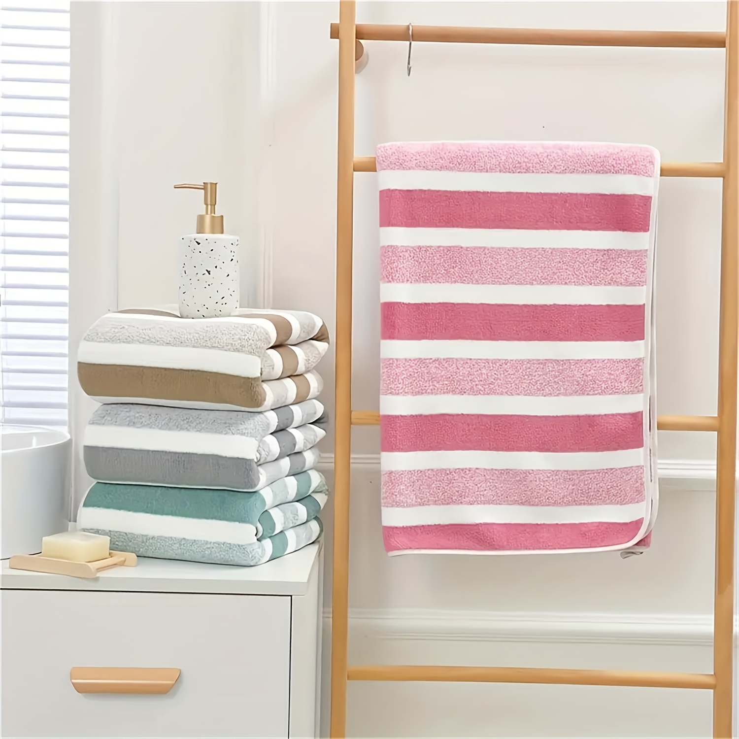 This 17pcs Ultra-Soft Coral Fleece Bath Towel Set Includes 5 Bath Towels (70.0 X 140.0 cm), 6 Hand Towels (42.01 X 70.0 cm), And 6 Face Towels (34.01 X 34.01 cm). Quick-Drying, Absorbent, And Lightweight, It'S Suitable for Home, Hotel