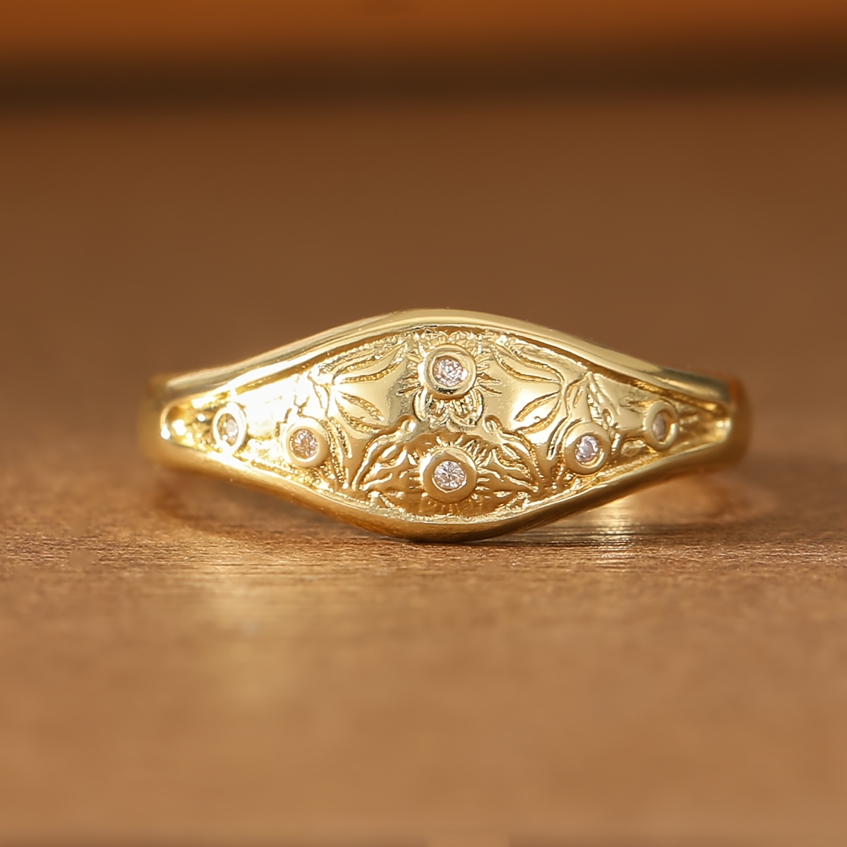 Women's Vintage Copper Ring with Synthetic Zirconia Inlaid