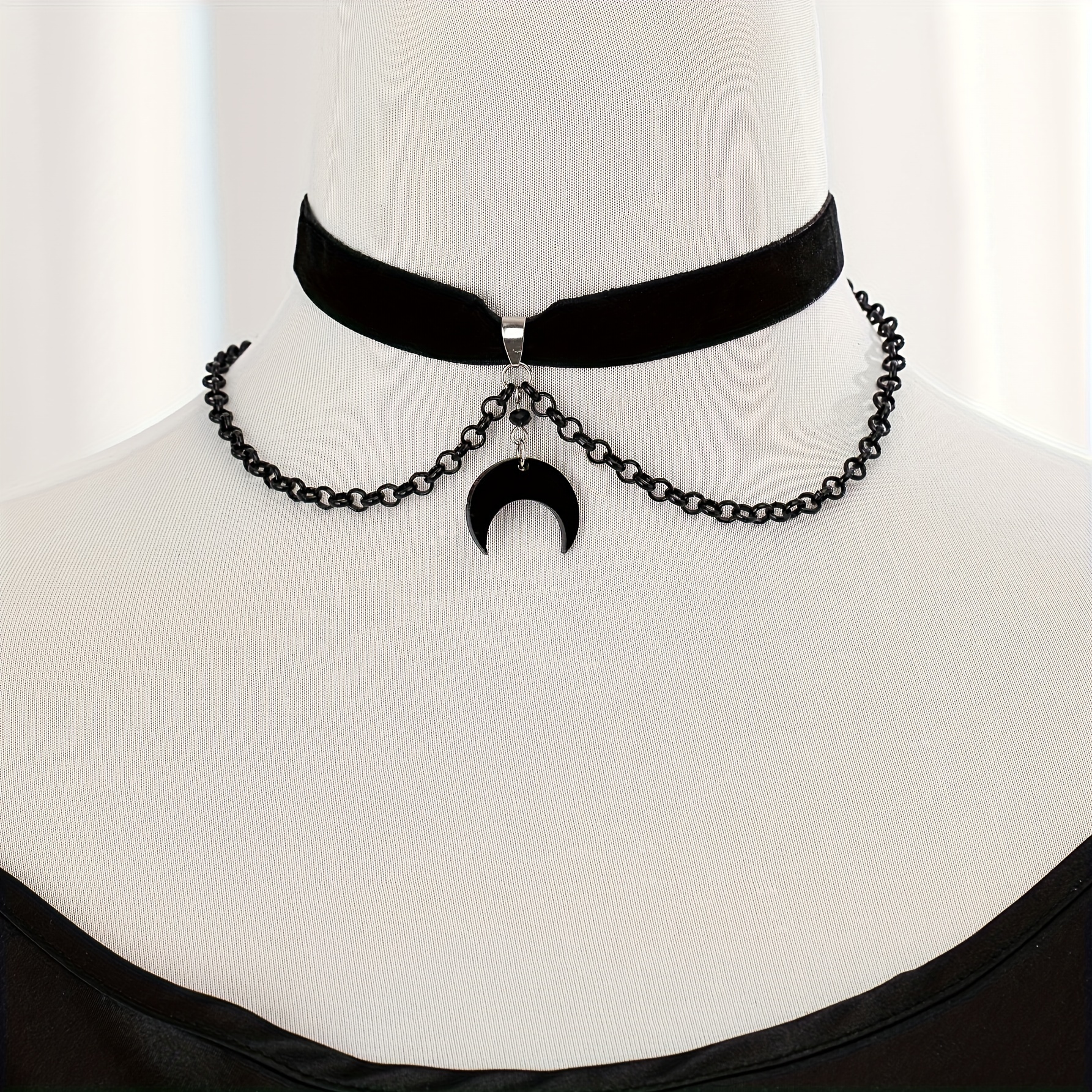 

Gothic Punk Black Velvet Choker Necklace With Crescent Moon Pendant, Alloy No-plating Fashion Collar For Daily & Gift Occasions - Versatile Unisex Accessory For All Seasons