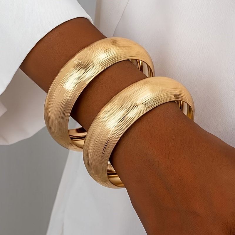 

Elegant Vintage Style 2-piece Set Women' Brushed Wide Cuff Bracelets, 14k Golden Plated Iron, No Mosaic, For And Gifting