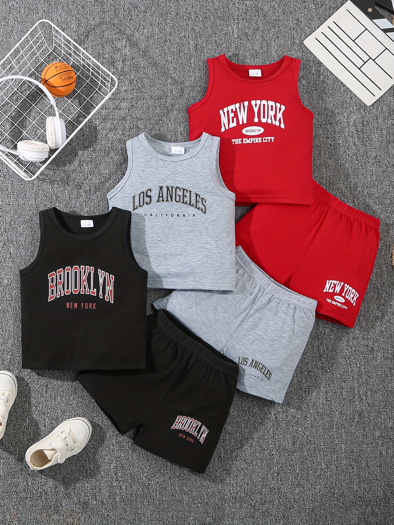 set od 6 komada za bebe dječake koji sadrži modernu ljetnu odjeću s majicom bez rukava   izreza i kratkim hlačama, ukrašen slovima los angeles,  , brooklyn, za van.