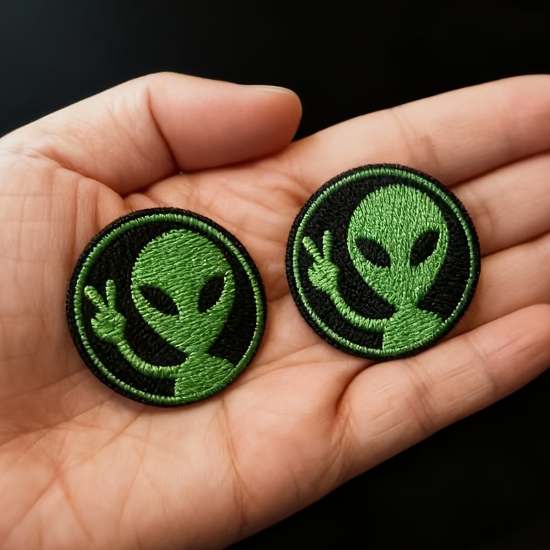 E-shop Set mit 2 -beschriebenen Stickerei-Patches für Rucksäcke, Hüte und Kleidung, für einen Punk-Style