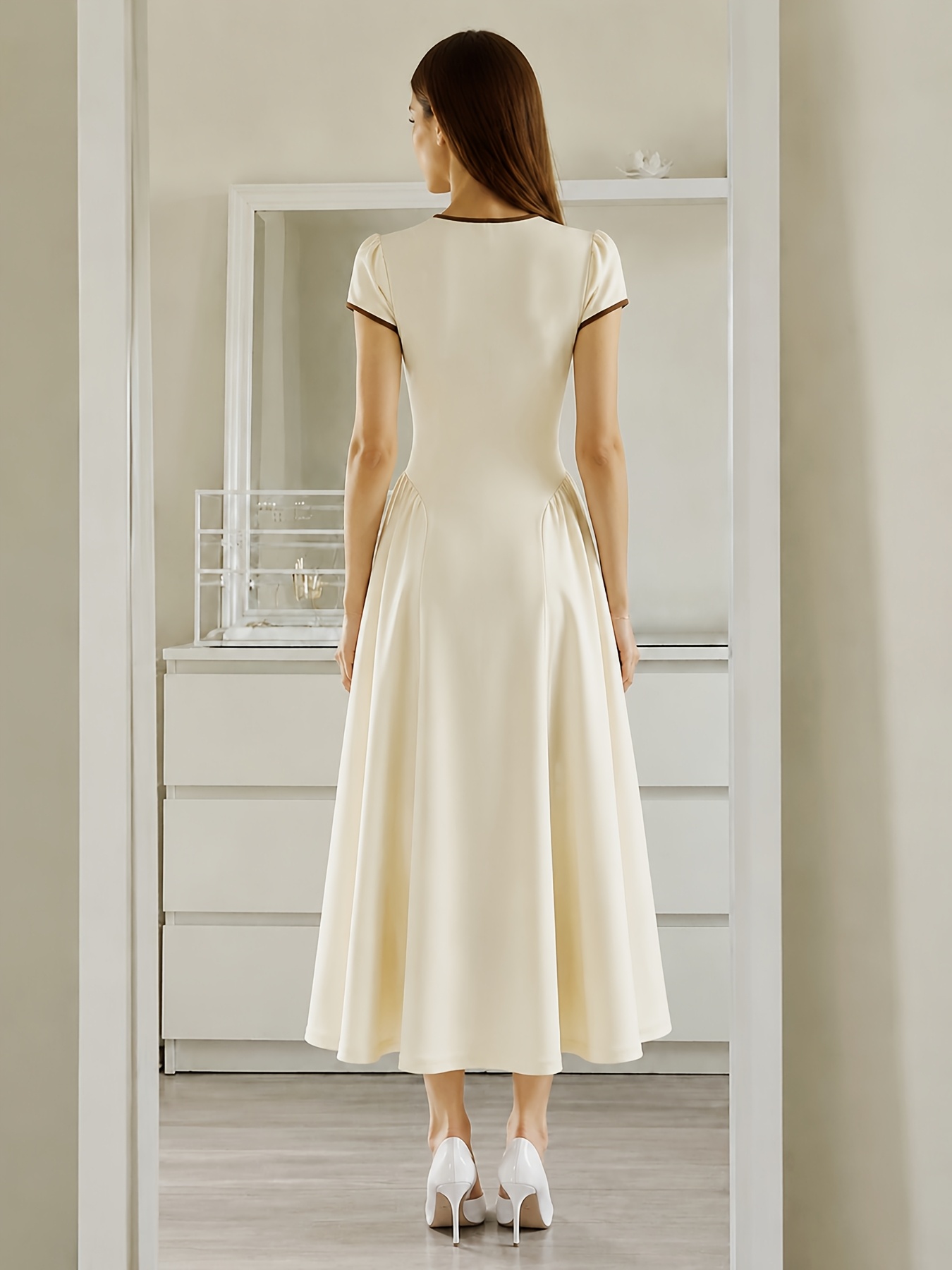 womens dress dress features a catching