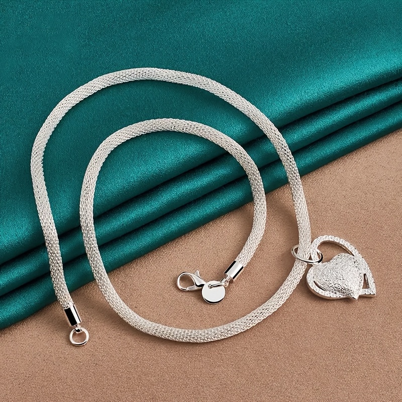 

Elegant 925 Sterling Silver Gold-plated Heart Pendant Necklace With Textured Mesh Chain - Hypoallergenic, Stylish Gift For Couples.