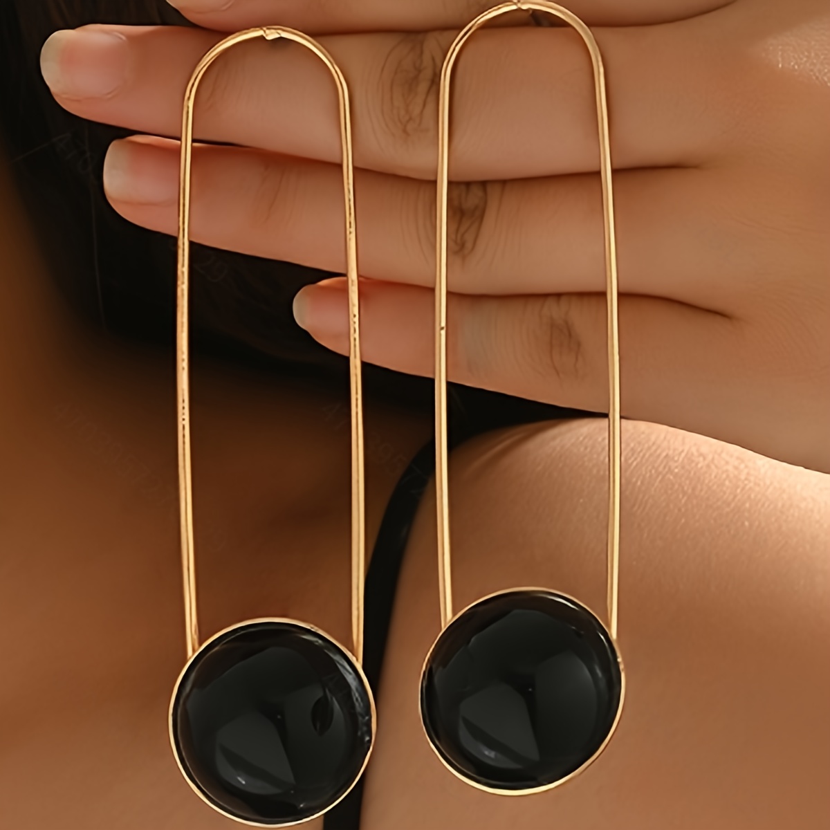 TEMU 1 Pair Of Women's Stud Earrings, Fashionable, , And Minimalist Style, Geometric Rectangular Iron Wire With Hollowed-out Oval And Inlaid Round