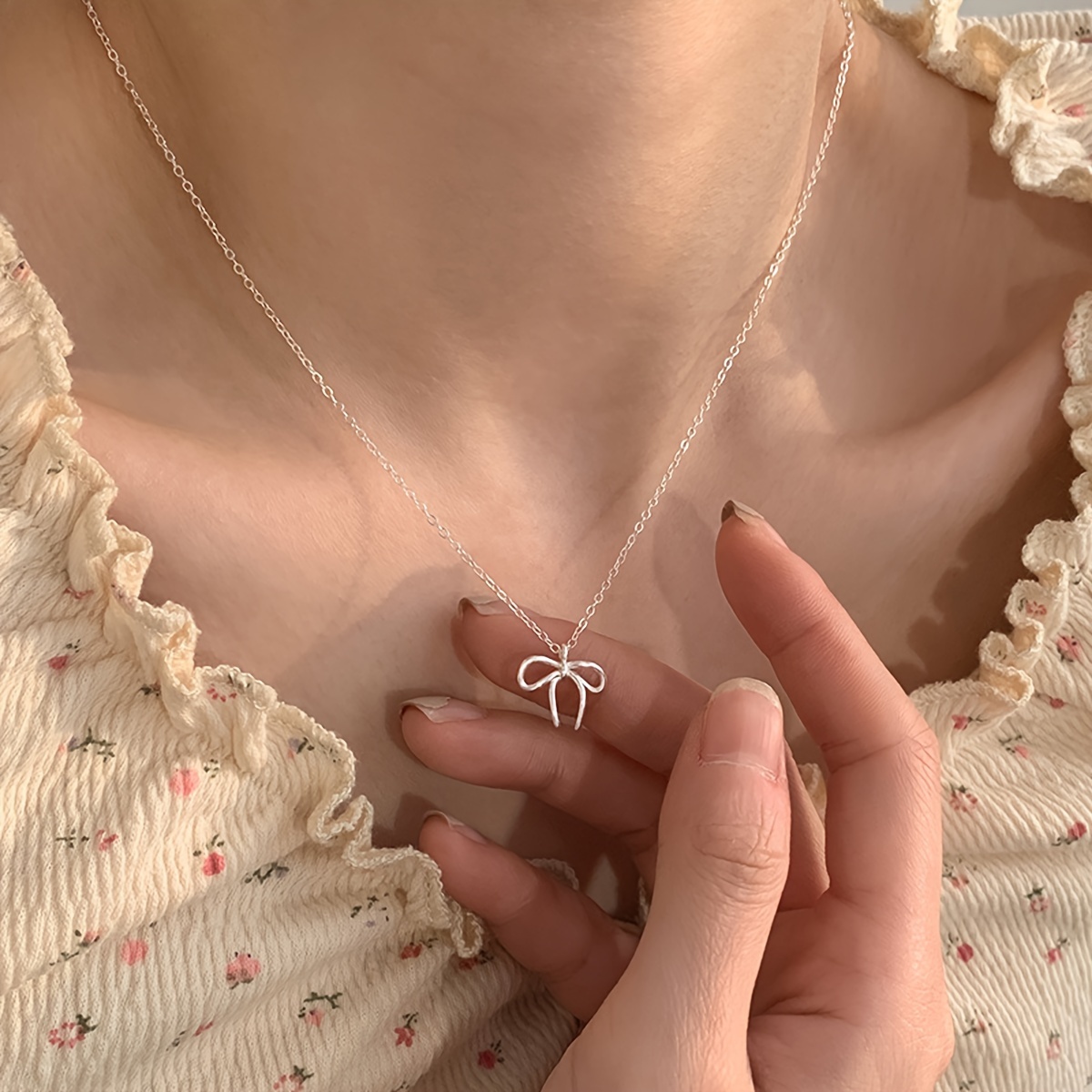 

1pcs Fashionable Small Fresh Irregular Bow Necklace Women's Niche Design Sense Fashion And Simplicity