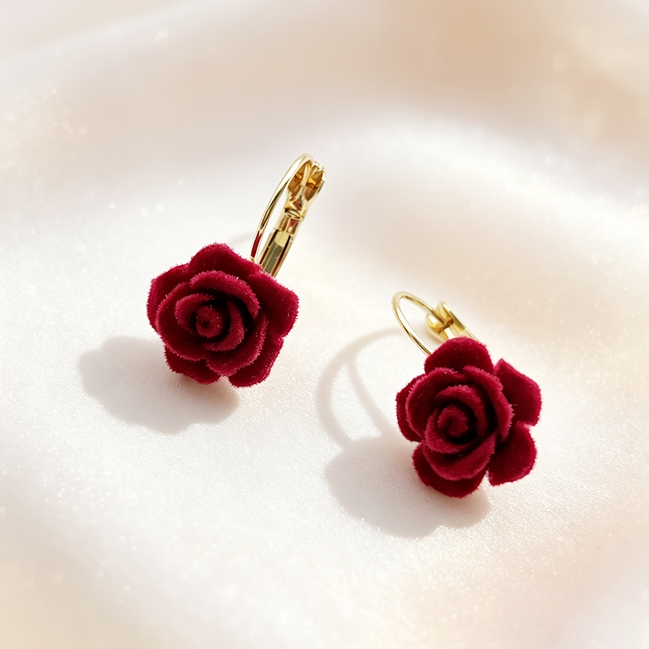 TEMU 1 Paire de Boucles d'Oreilles à Pince pour Femme, Rose en Résine Floquée Style Vintage Français - Fleurs Superposées en 3D, Adaptées pour , les