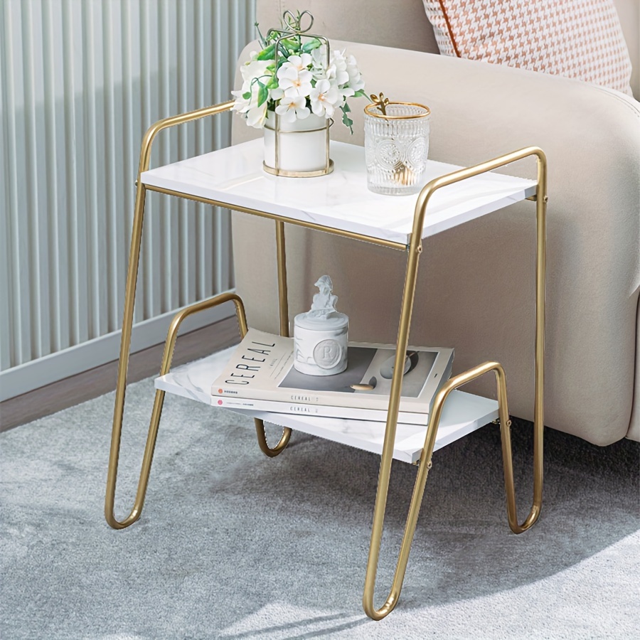 Mesa Auxiliar Chic de 2 Niveles en Blanco y Dorado - Aspecto Moderno de Mármol con Estructura de Metal, Perfecta para Dormitorio o Sala de Estar, Mesa Pequeña, Mesas de Sofá, Mesitas de Noche