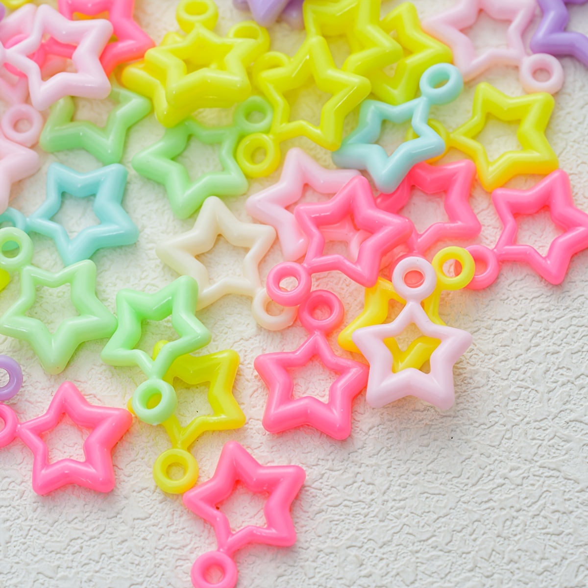E-shop 100 Stück Macaron Farbige Anhänger Sterne, Bunte Bonbonfarben, Verwendet für Schmuckherstellung, Halskette und Armband Bastelzubehör, Kreative