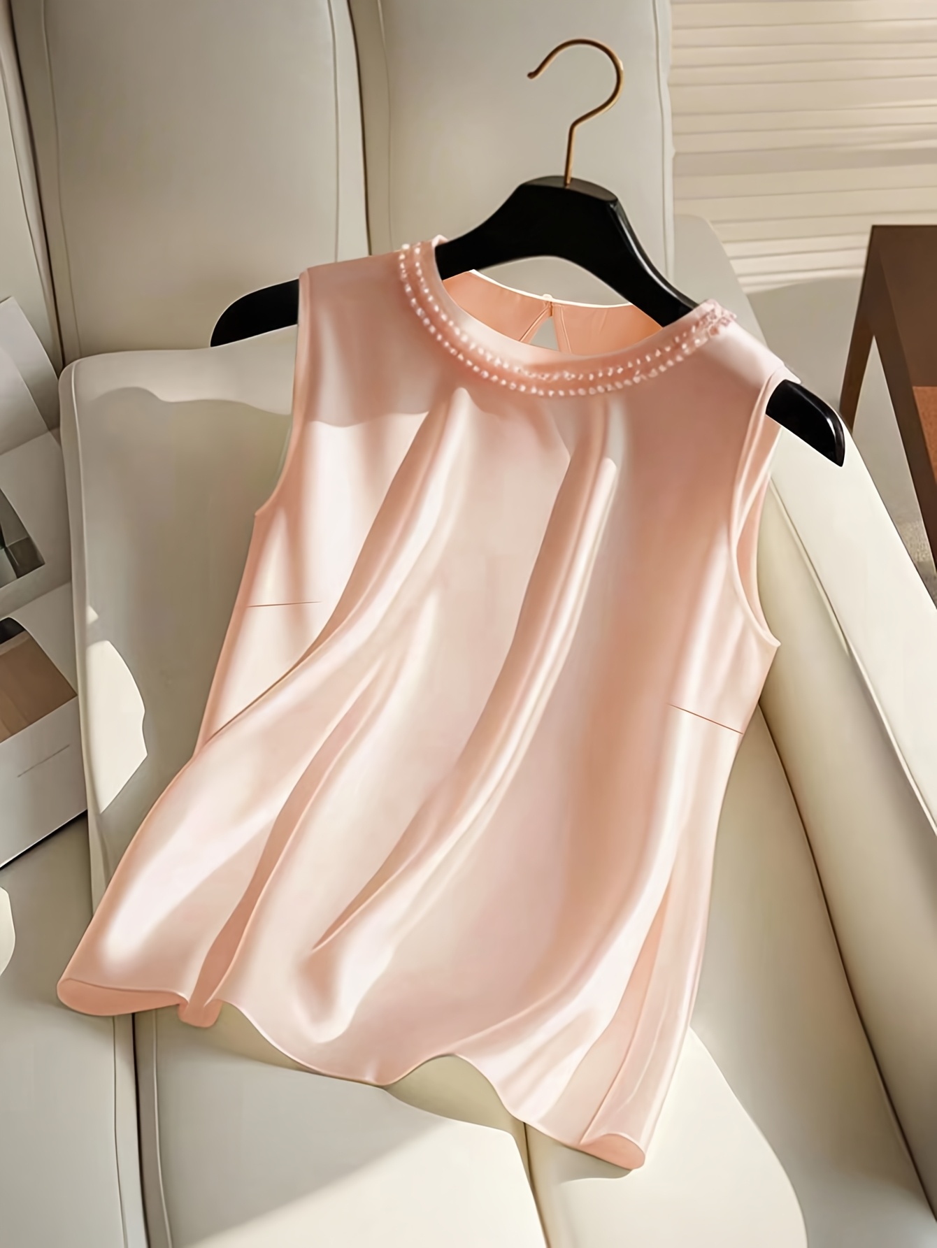 spring and summer fashion elegant   bead vest details 5