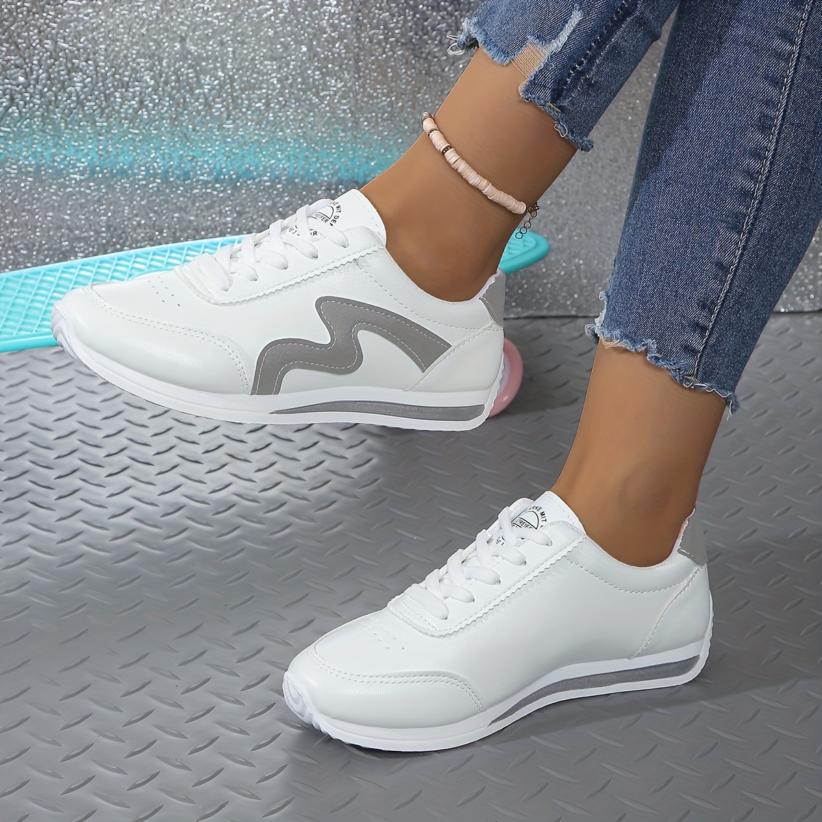 

Women's Lightweight Fashion Sneakers - Casual Lace-up, Non-slip , Breathable Fabric , Low-top Shoes