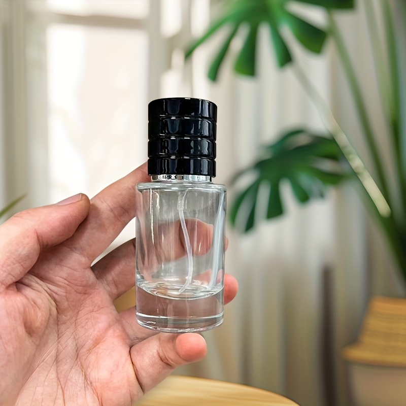 E-shop Eine tragbare Reise-Sprühflasche für Parfüm, 20 ml Fassungsvermögen, mit Schraubverschluss, geeignet für Proben