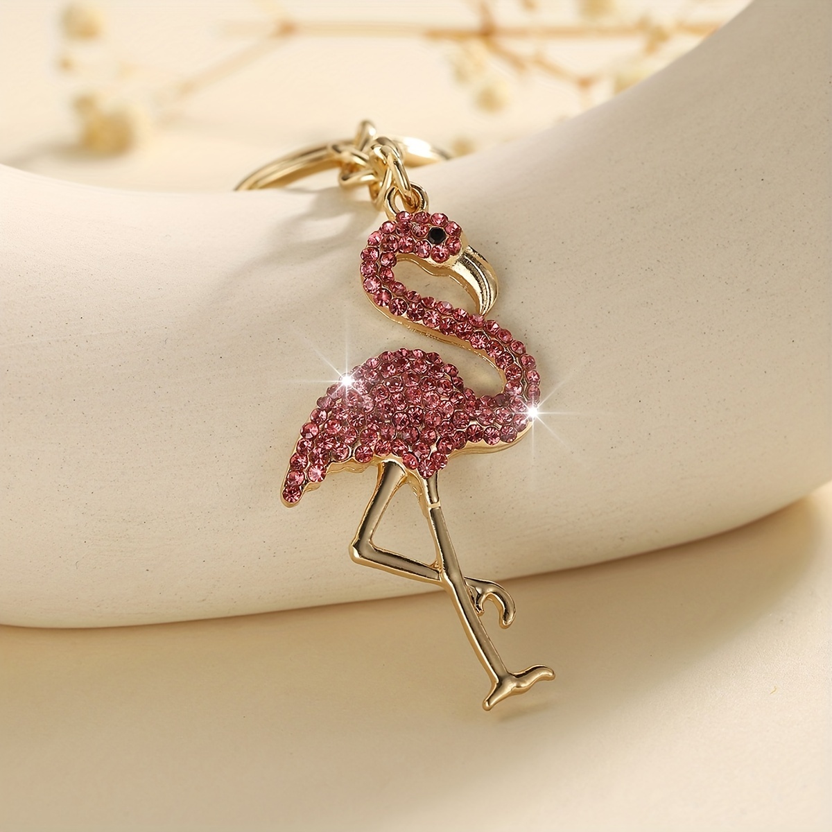 

Porte-clés rose en avec strass, élégant porte-clés sur le thème des animaux pour femmes, cadeau d'anniversaire avec boucle d'anneau - Porte-clés décoratif pour femme, pièce unique