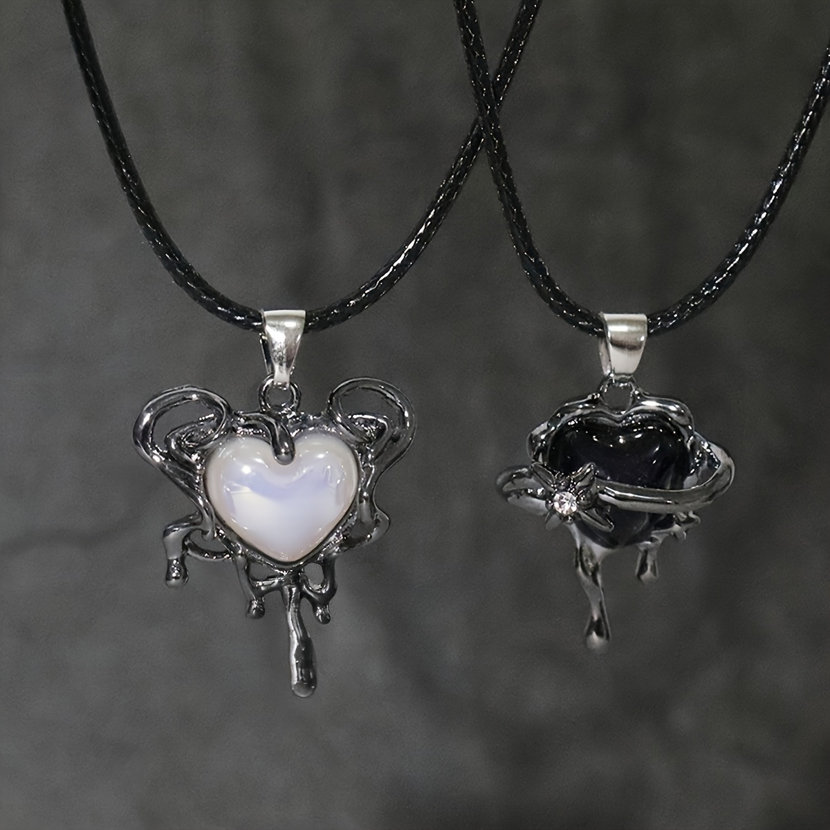 

2-piece Set Of Gothic Style White And Black Heart-shaped Pendants, Simple Black Rope Necklace, A Great Holiday Gift For Teenage Girls