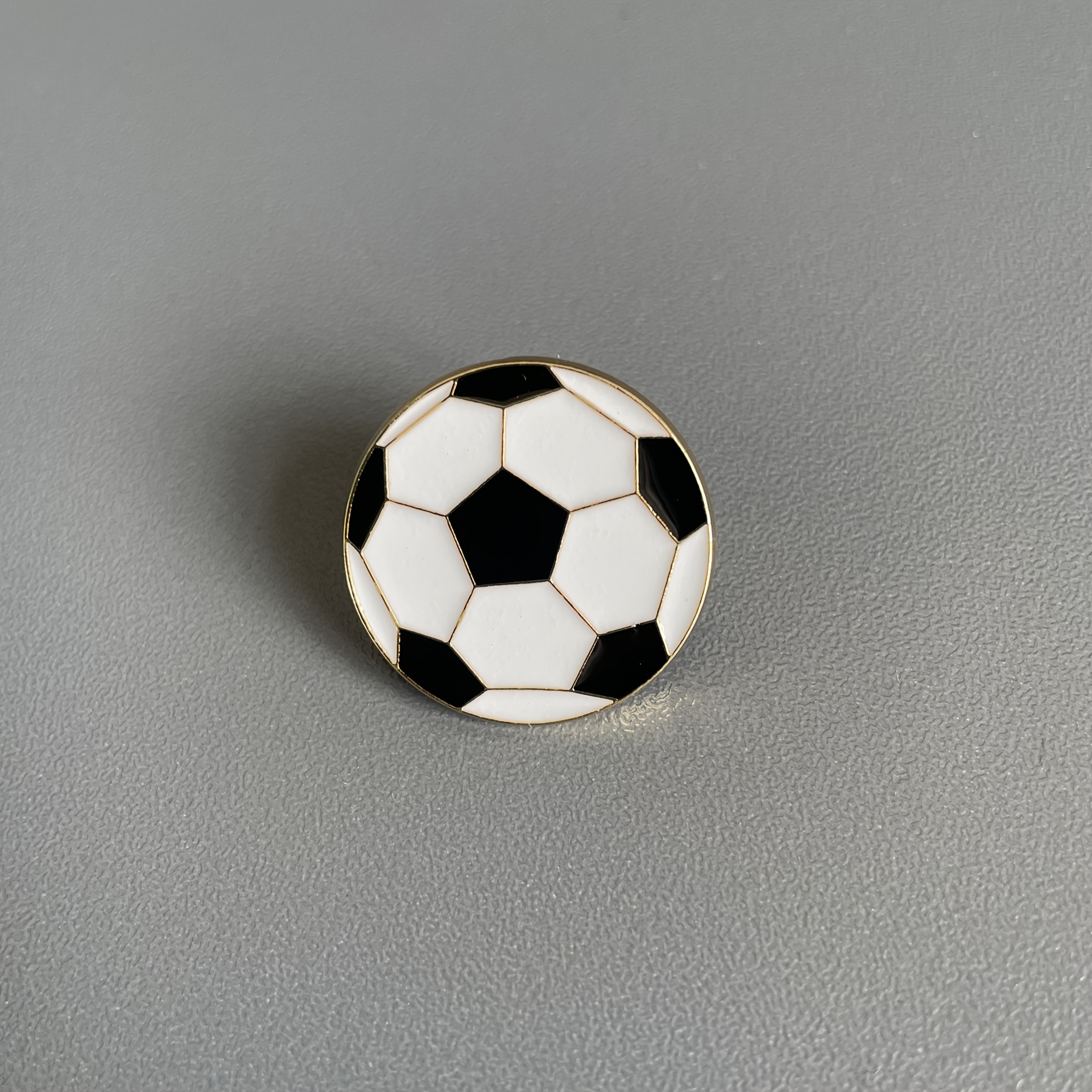 TEMU 1pc Pin Esmaltado Individual de Fútbol de Aceite Pin de Aleación Accesorio de Ropa Broche de Metal Japonesa Mini Pin de Solapa Pequeño Esmaltada