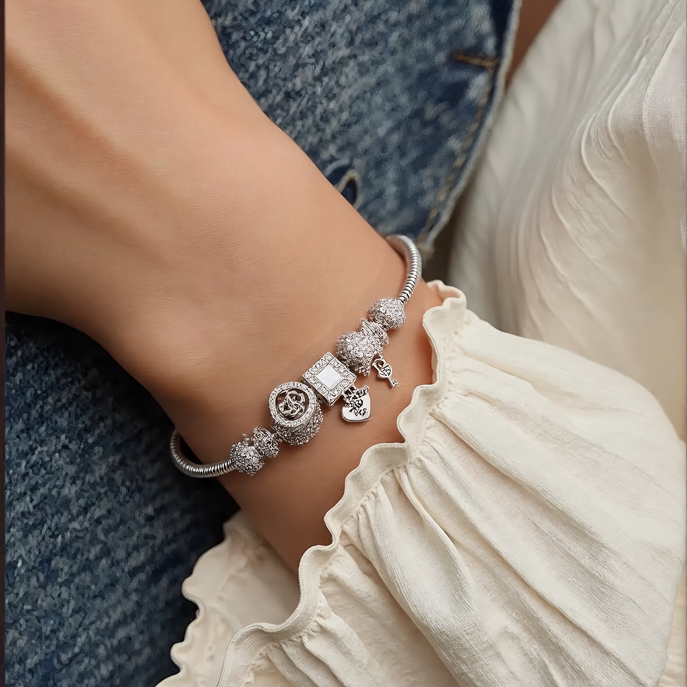 

Elegant Heart & Key Charm Bracelet, Stainless Steel, Women' Jewelry Accessory, No Power Required