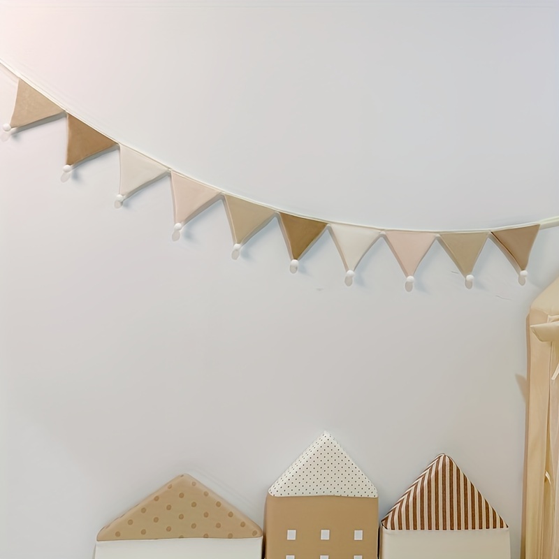 

Versatile Triangular Bunting: Perfect For Room Decor, Birthday Parties, Graduations, June Festivals, And New Year Celebrations - No Electricity Required