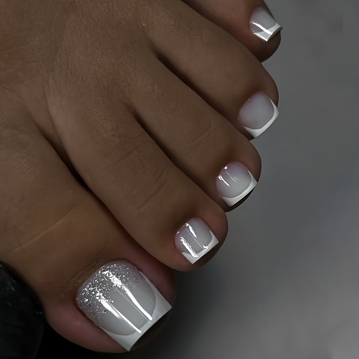 24pcs Shiny Silvery Toe Nails, High-end , Feel, Gradient Press-on Fake Nails