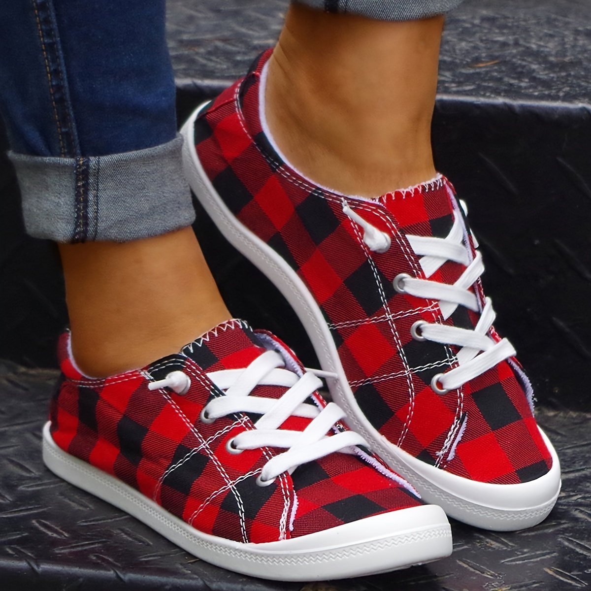 

Women's Casual Fashion Red And Black Plaid Pattern Sneakers, Comfortable And Breathable Lightweight Flat Skate Shoes