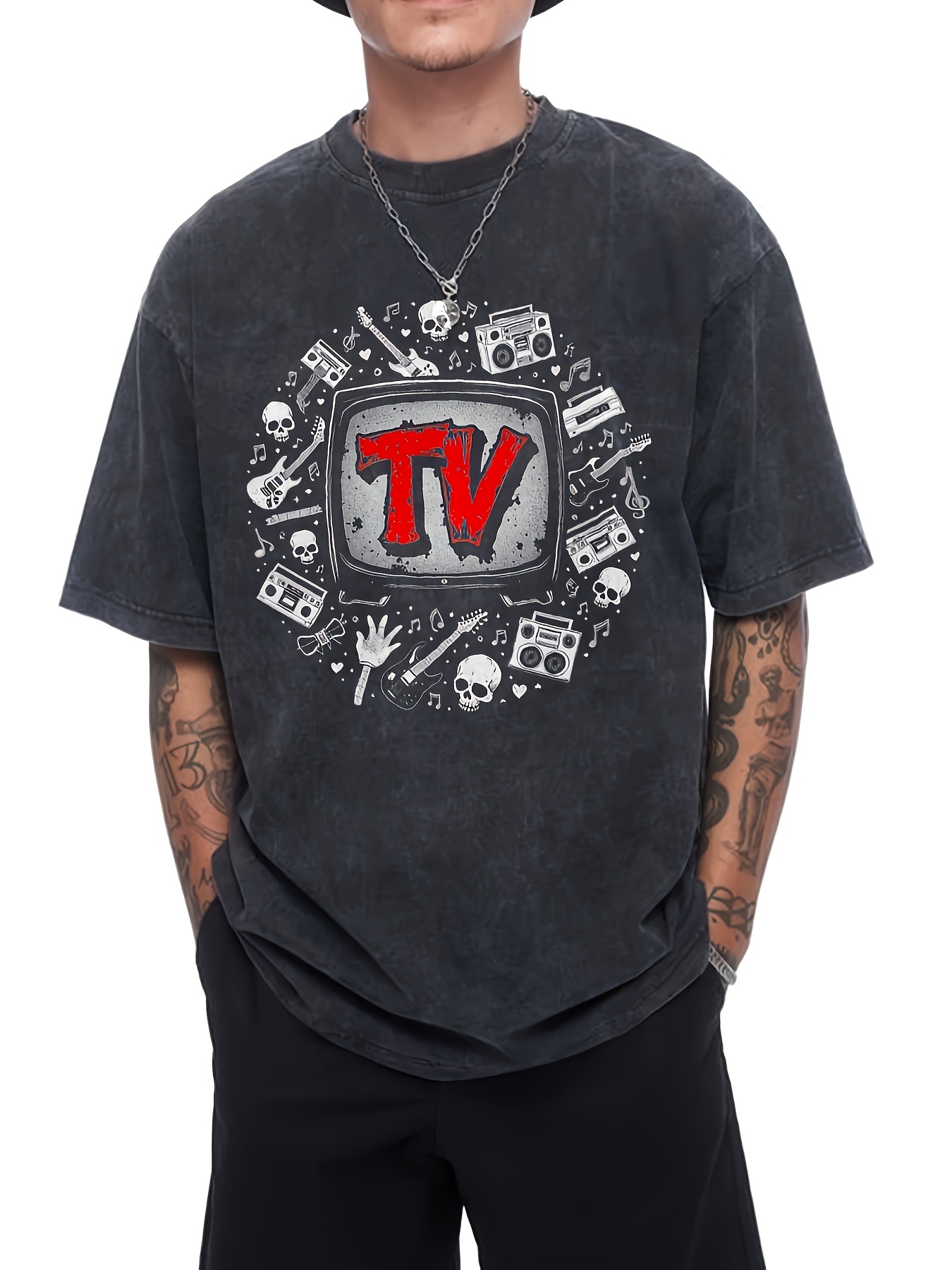 herren casual grafik-t-shirt - 100% baumwolle, lockerer schnitt mit kurzarm und vintage-tv-kunstdruck, beige & rot retro-design, maschinenwaschbare streetwear für alltagskomfort, rundhalsshirt aus elastischem stoff