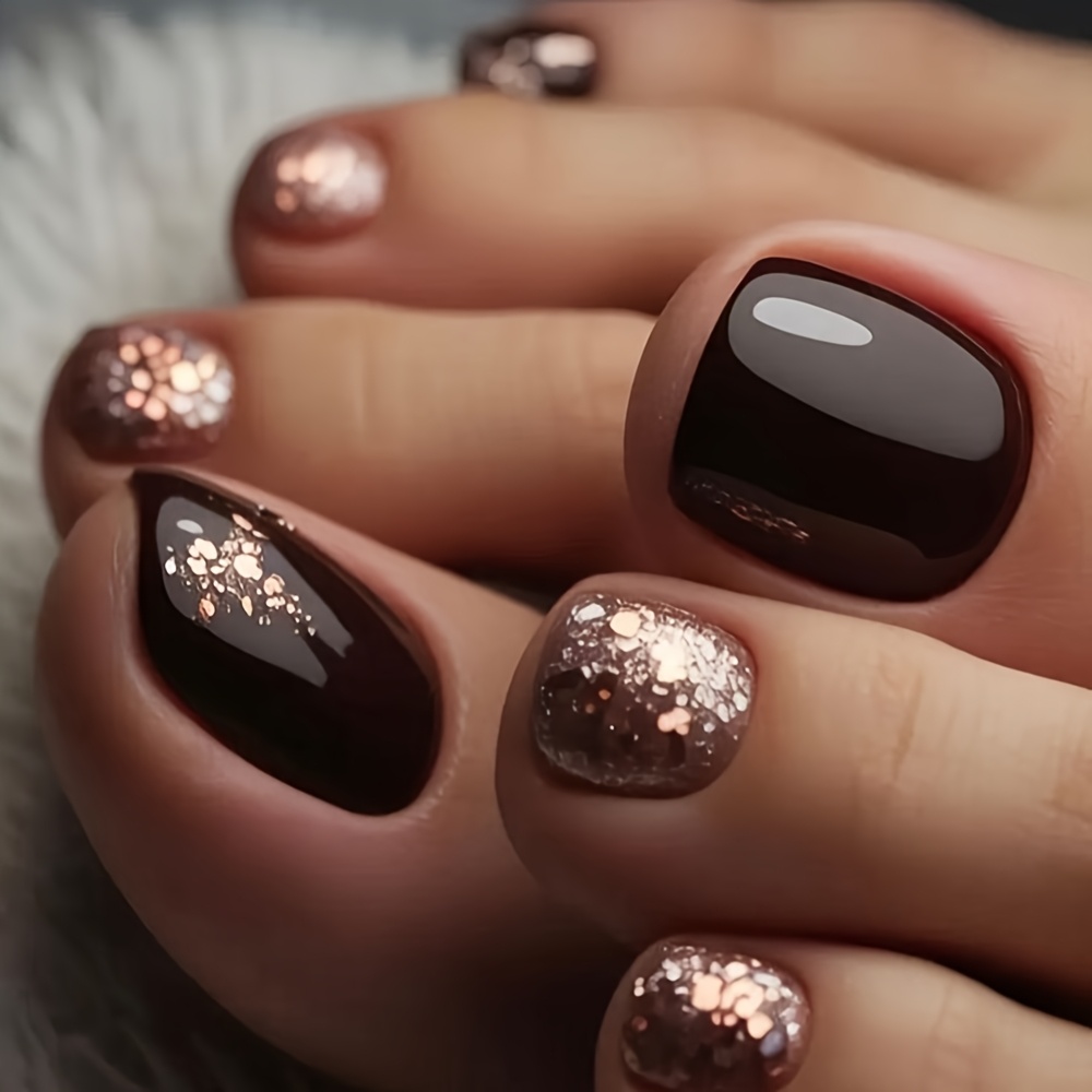 TEMU 24 uñas postizas para pies de invierno y otoño. Uñas de los pies de calidad, negras con acabado espejo. Diseño con dorada champán. Pegatinas de