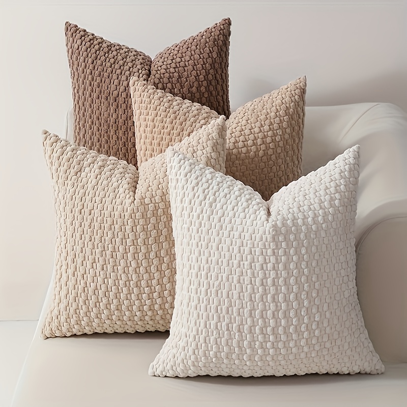 TEMU Un ensemble de housses de coussin en velours conçues pour ressembler à des de , disponibles en couleurs et parfaites pour décorer votre canapé