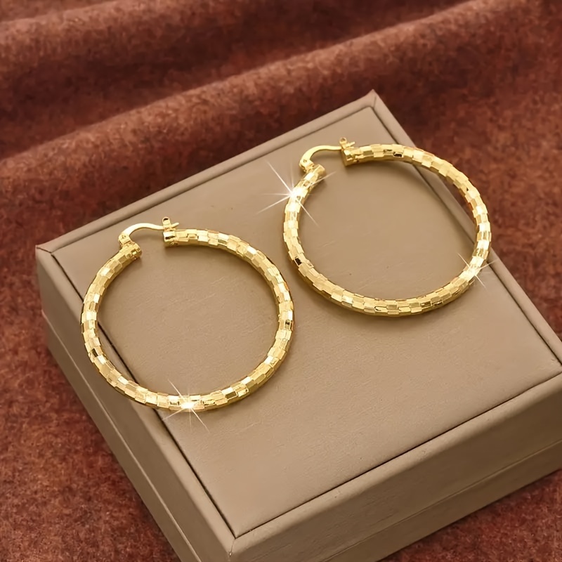 

Fashionable Golden-plated Copper Hoop Women's Earrings, Exquisite And Sexy Unique Embossed Hoop Earrings, Creative Party Ear Jewelry Gifts