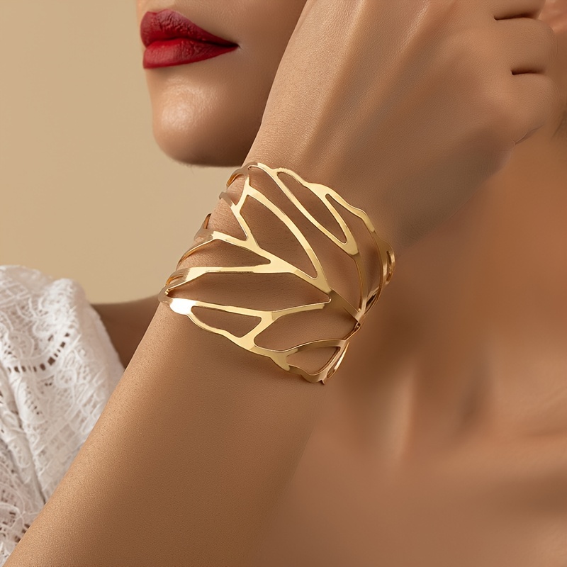 

Elegant & Minimalist Leaf Design Cuff Bracelet, Fashionable Vintage Style, Statement Jewelry Accessory For Women