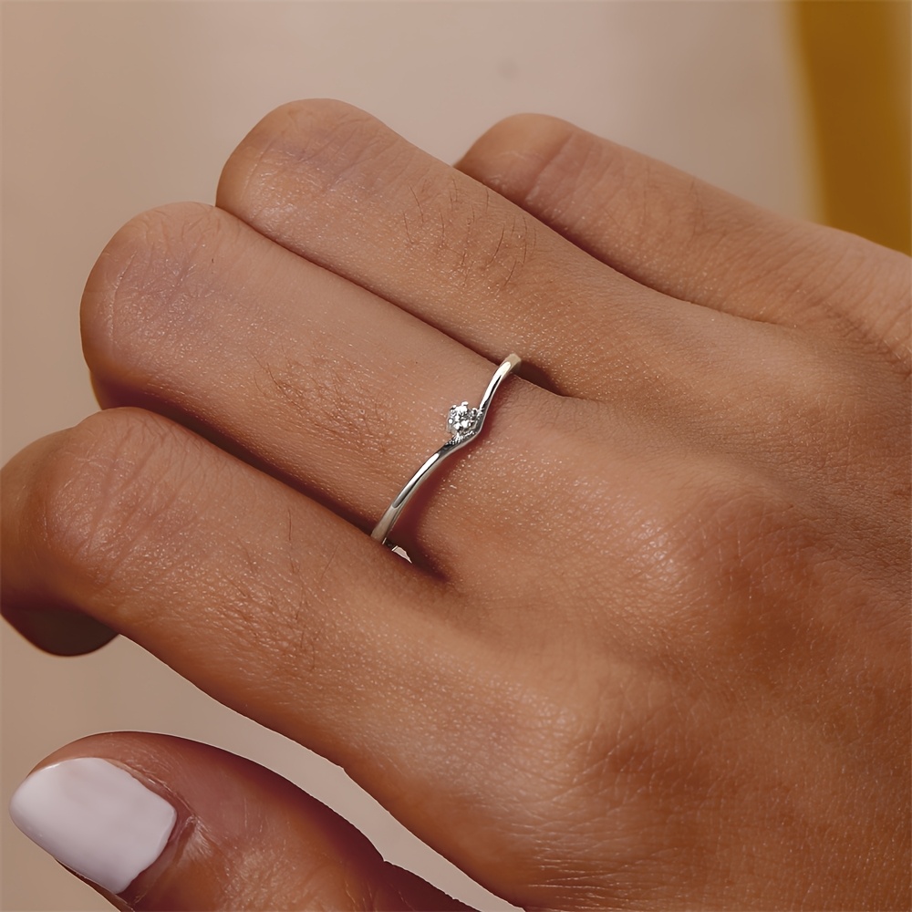 925 Silver V-shaped Synthetic Zirconium Women's Ring