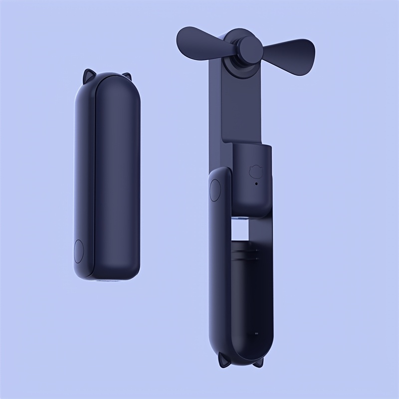 Un ventilateur portable qui double d'une banque d'alimentation, mini et pliable, silencieux pour une utilisation en dortoirs ou bureaux sur un bureau.