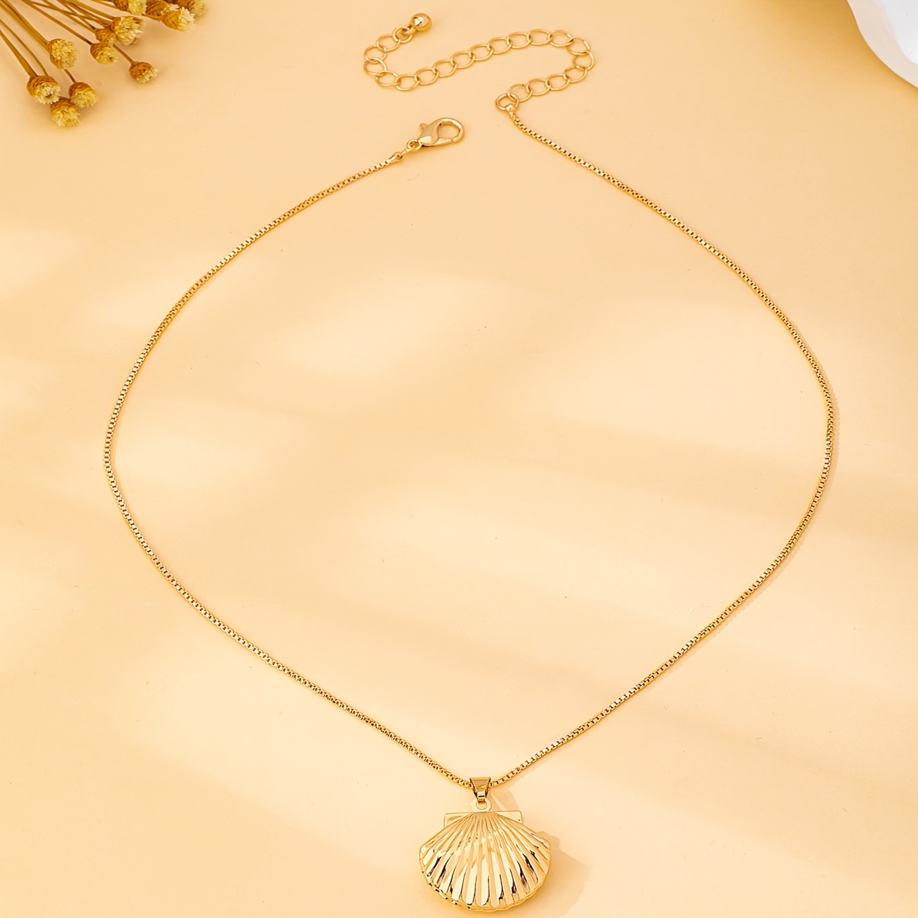 Image of A Women's Pendant Necklace, Easy And Elegant, With An Openable Heart-shaped Box, Shell-set Box Pendant, Suitable For Daily Wear And Gifting