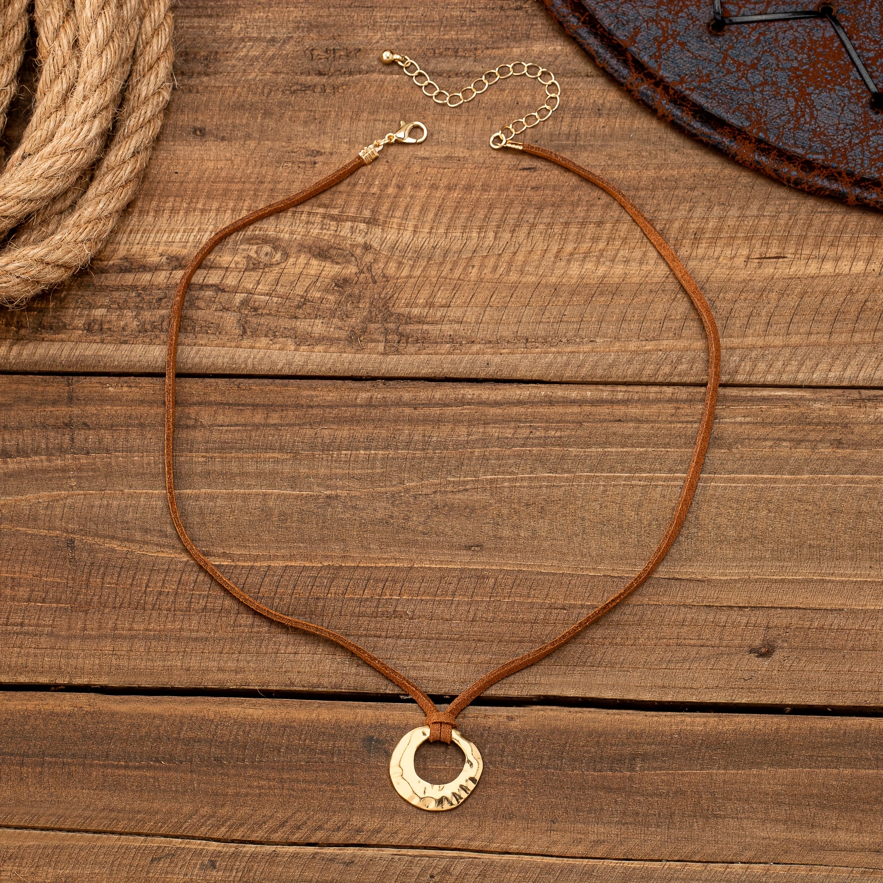 TEMU Collar de Moda para Mujer con Colgante Hueco Geométrico Pequeño, Estilo Vaquero Minimalista y Versátil, Diseño de Diario