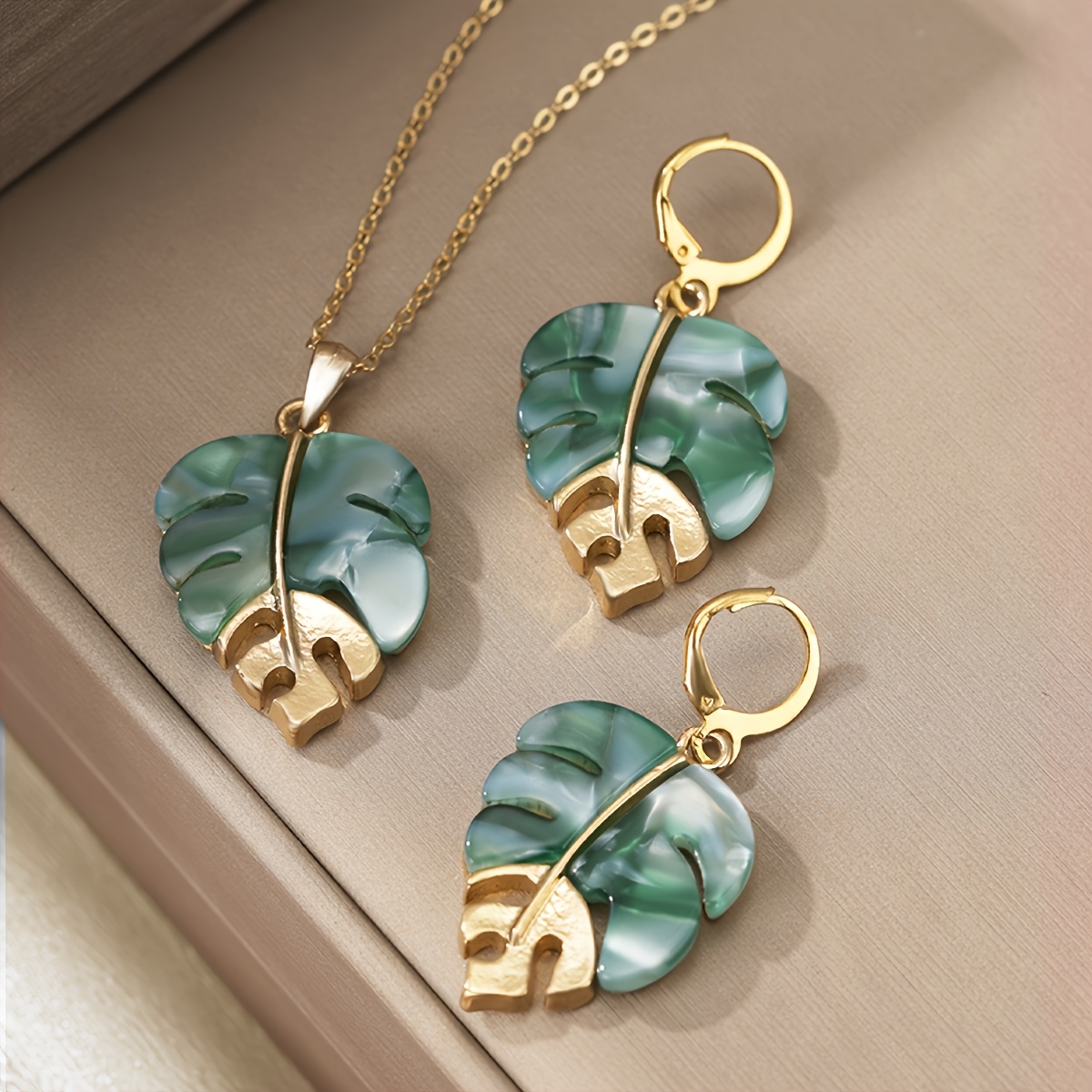 TEMU 3pcs Bohemian Irregular Leaf Fashion Pendant Necklace, Elegant And , Suitable For Women' Wear Or Casual Vacation