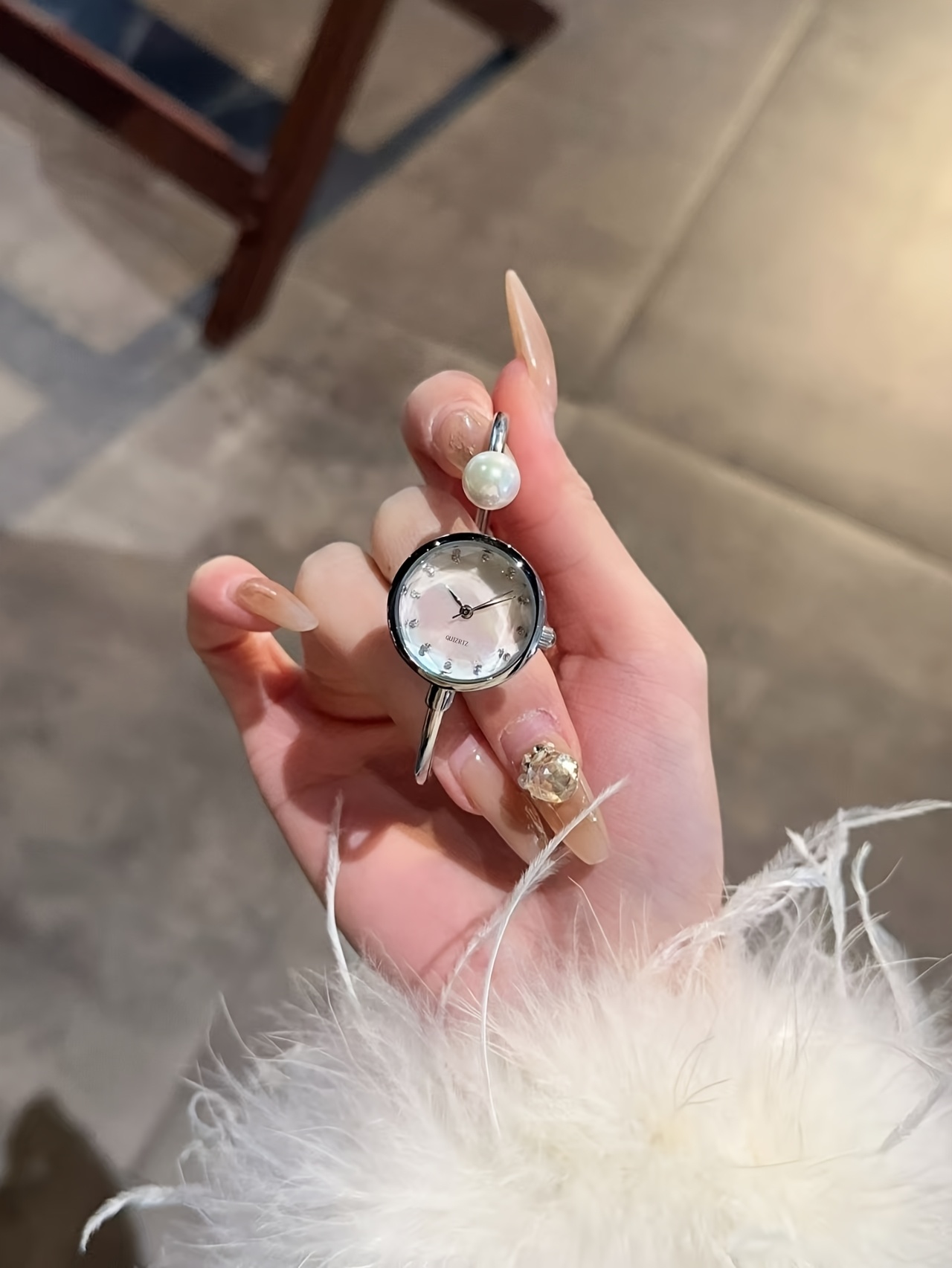 1pc elegant quartz wrist watch for women bracelet shaped classic   alloy band case ideal gift for students and ladies wrist watches Product details 8